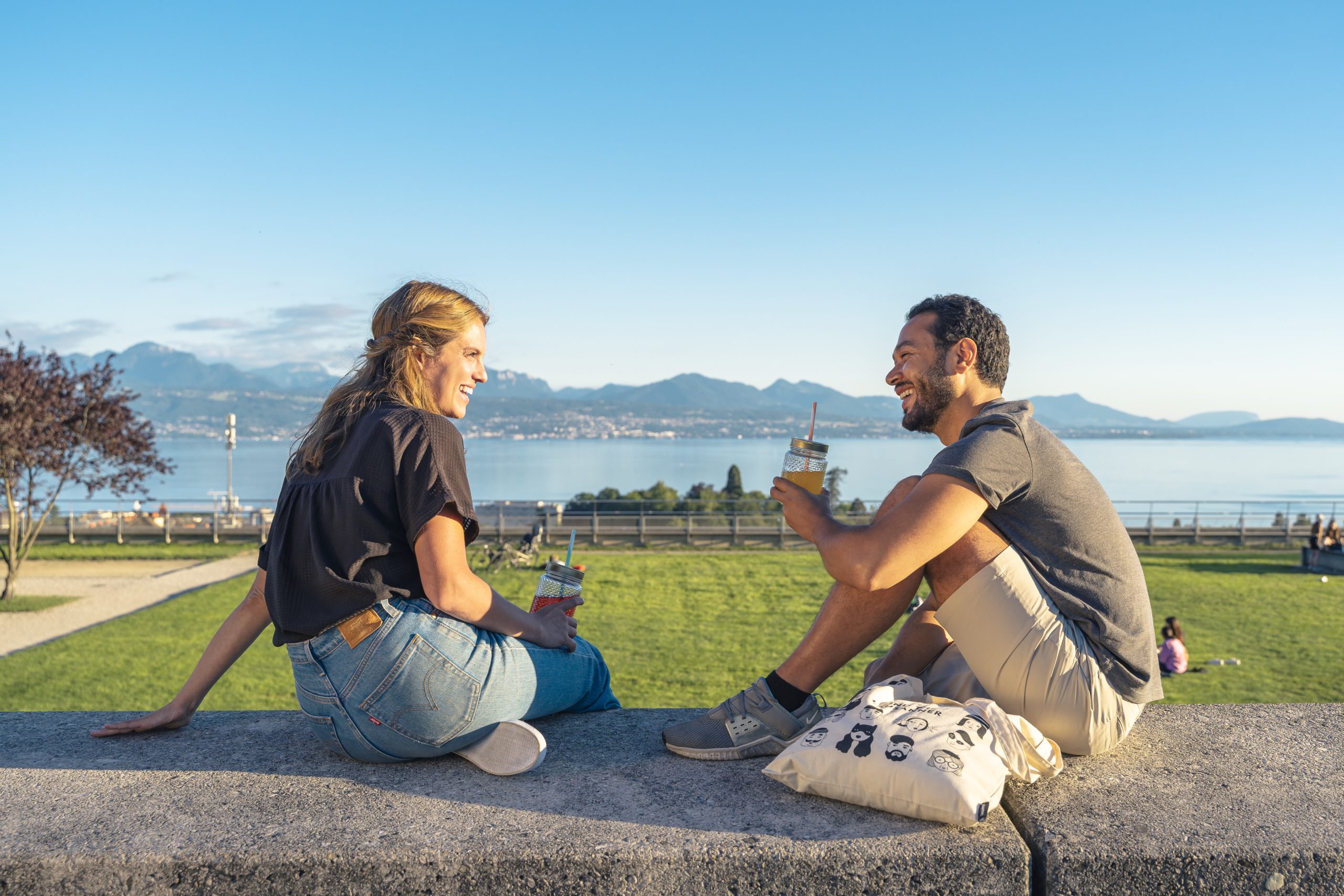Shooting en collaboration avec Suisse Tourisme afin de faire la promotion de la balade des panoramas. Moment de détente sur l'Esplanade de Montbenon.