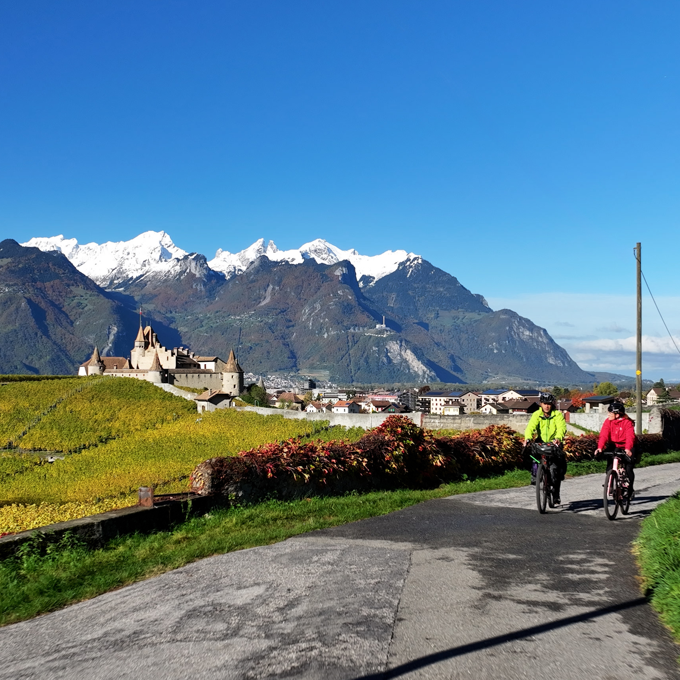 Cycle tour through the Alpes vaudoises