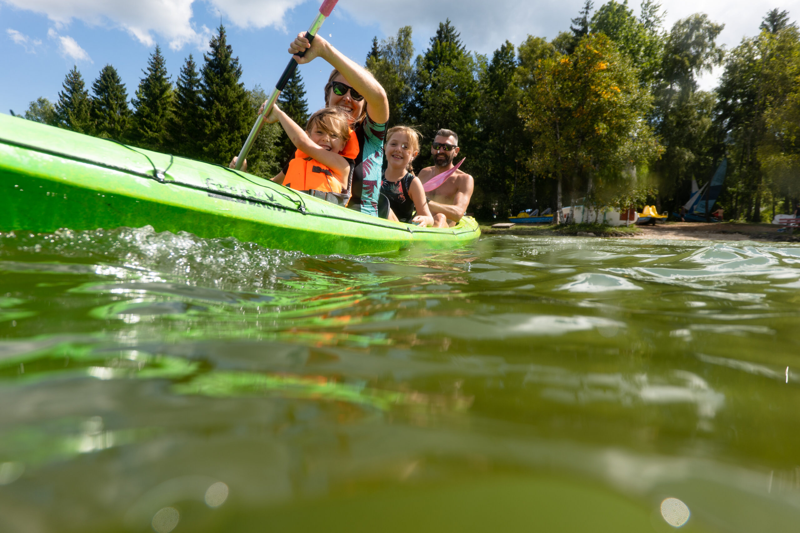 Altitude 1004 - Canoë kayak, paddle et planche à voile sur le lac de Joux
